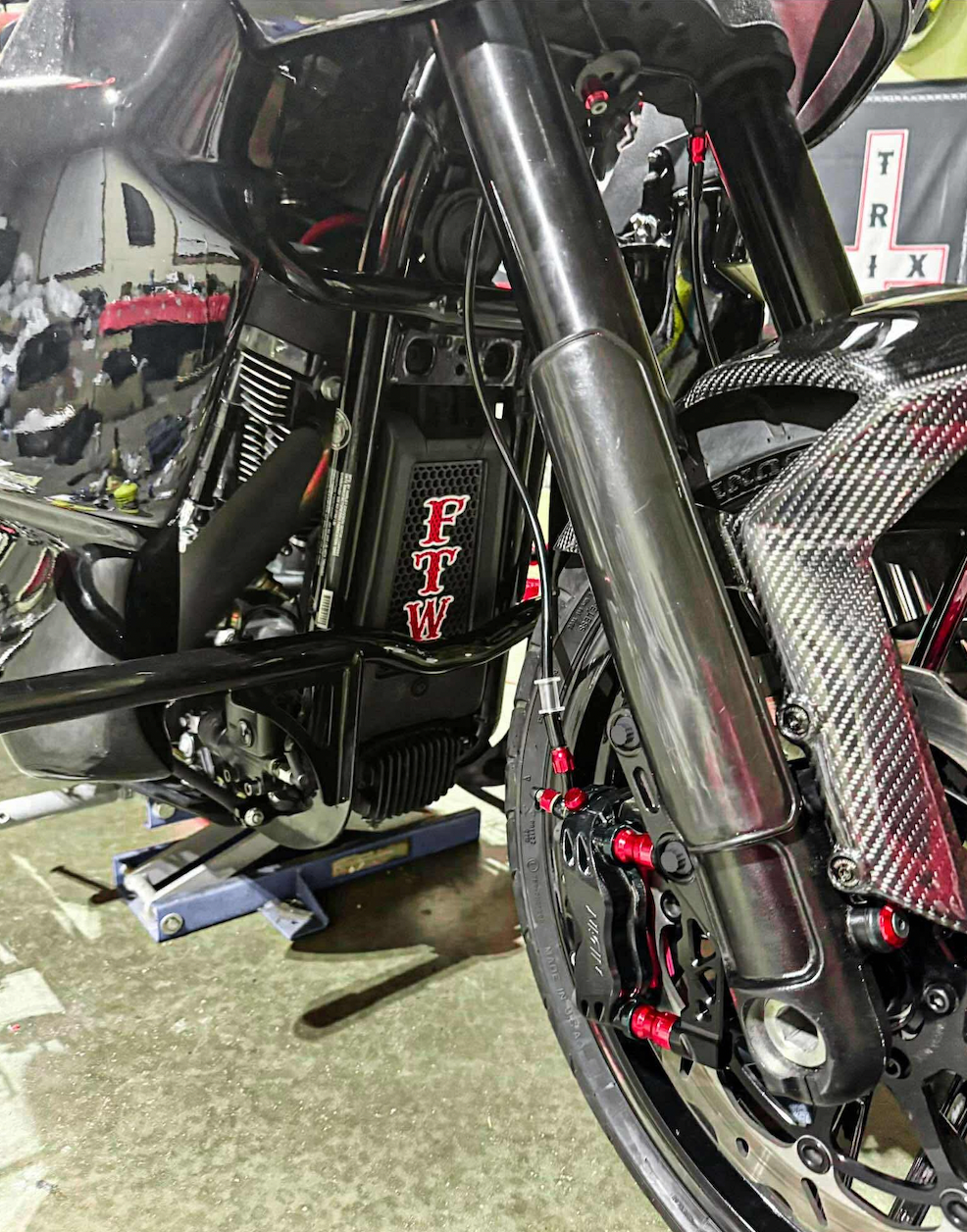 M8 Softail Oil cooler Radiator cover - CUSTOM COVER